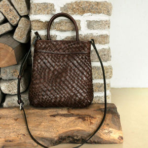 Retro Handcrafted Tannery Leather Woven Bag Womens Shoulder Crossbody Handbag Simple Stylish Cotton Lined Zipper Closure
