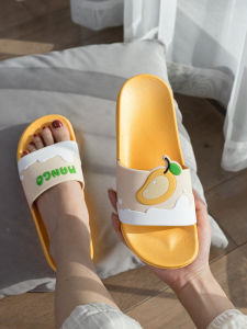 รองเท้าแตะผู้หญิง 2025 ใหม่ ฤดูร้อน กลางแจ้ง แฟชั่น ใช้ในบ้าน ผลไม้ สไตล์บ้าน เต็มรูปแบบ ป้องกันการลื่นในห้องน้ำ