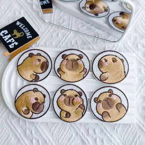 Bandai | 6 Miếng Dán Thêu Hình Capybara Dễ Thương Phong Cách Kawaii Hình Hoạt Hình Đáng Yêu Có Thể Ủi/Đính Dùng Trang Trí Quần Áo Ba Lô Quần Jean May Khâu