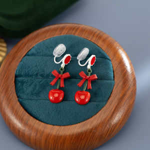ต่างหูรูปผลไม้ Cherry ทรงยาว รูปผีเสื้อสีแดง สำหรับผู้หญิง ไม่ต้องเจาะหู สำหรับงานวันตรุษจีนและวันคริสต์มาส
