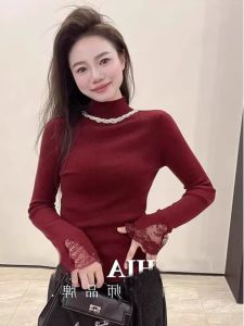 เสื้อชั้นในผ้าถักแขนยาวคอวีสไตล์ใหม่ ดีไซน์เก๋ไก๋ เสื้อเชิ้ตคอวีผ้าลูกไม้ผสมลายดอกไม้ ทรงเข้ารูป สวมใส่สบาย สำหรับผู้หญิงวัย 25-35 ปี