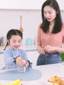 Childrens straw cup milk cup with scale glass cup for babies to drink milk powder water cup for babies to learn how to drink home use
