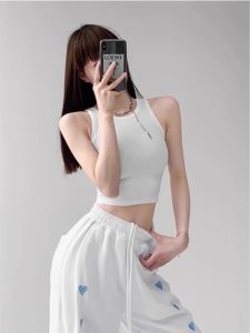 เสื้อกั๊กสั้นสีขาวแบบเข้ารูปสำหรับผู้หญิงในช่วงฤดูร้อน เสื้อคลุมแบบเกาะอก เสื้อคลุมกันหนาวแบบสวมคอวี ทรงสลิมฟิต แขนกุด แฟชั่นฤดูร้อน