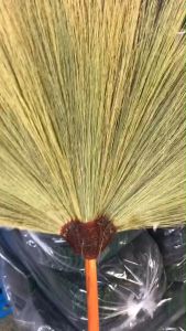 ไม้กวาดดอกหญ้าด้ามไม้