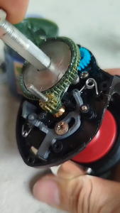 จารบีและน้ำมันหล่อลื่นรอกตกปลาอย่างดีถนอมโลหะได้ดีเยี่ยม