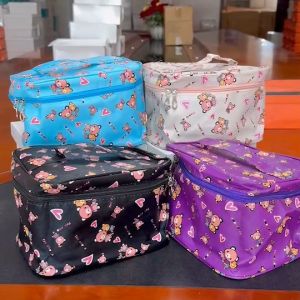 Chaichaishop🌷พร้อมส่ง กระเป๋าเครื่องสำอาง ลายหมี🌼 น่ารัก💕 กันน้ำ💦 จุได้เยอะ มีให้เลือก 4 สี มีช่องซิปแยก เก็บแปรงแต่งหน้าได้ กระเป๋าจัดระเบียบ