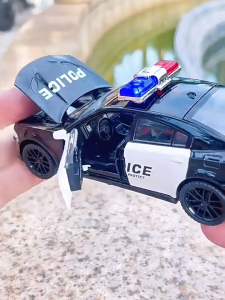Bagger 1:32 Scale Dodge Challenger SRT Police Alloy Car Model Diecast Car Sound Light Car Lovers Collection Kids Birthday Gift Metal Boys Toys