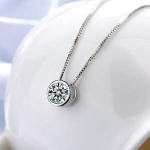 JJ สร้อยคอพร้อมจี้ ฝังเพชรโมอิส 1 กะรัต เงินแท้ 925 ชุบทองคำขาว