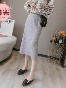 กระโปรงยาวปานกลางทรงเข้ารูปเอวสูงถักหนาสำหรับผู้หญิงไซส์ใหญ่ เสื้อผ้าทำงานสไตล์เกาหลี สีพื้น ฤดูใบไม้ร่วง 2020