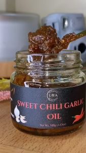 Golden L.A Kitchen 5pcs of Sweet Chili Garlic Oil 1OOg with Free Mini Jar | Healthy Choice Flavorful mura Sweetness & Spiciness | Chili Sauce