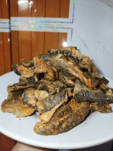Keripik Kulit Ikan Patin Pedas Daun Jeruk//Keripik Kulit Ikan Patin Virall 100 gram /200 gram/500 gram