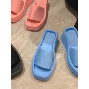 QJshop รองเท้าใหม่น่าสนใจ - รองเท้าแตะเสริมส้นแฟชั่น และพื้นหนา สาวๆตัวเล็กเท้าเล็กเหมาะสม