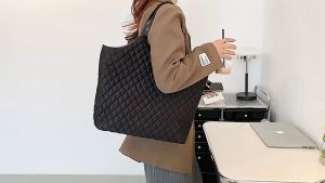 Túi xách công sở khoác vai mẫu mới 2023 túi tote trần trám hót hít