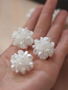 จี้ลูกปัดสีขาวขนาดใหญ่ 2.8 ซม. ดอกโบตั๋น DIY ต่างหู เครื่องประดับเสื้อผ้า อุปกรณ์งานฝีมือ ทำจากเปลือกหอยมุกธรรมชาติ