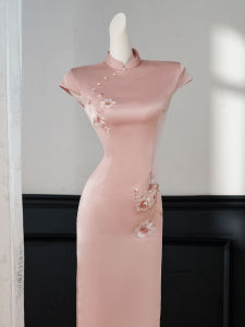 New Chinese Style Elegant Younger Model Qipao