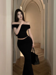 เสื้อยืดแขนสั้นทรงเข้ารูปเซ็กซี่สำหรับผู้หญิงในช่วงฤดูร้อน สีดำ คอวี ทรงเข้ารูป เสื้อเชิ้ตสไตล์ย้อนยุค เสื้อชั้นในสั้น