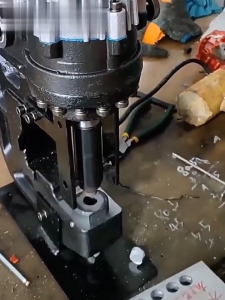 Portable Electric Hydraulic Punching Machine Ultra‑Fast Hole Punch Tool for Channel Steel Flat Steel Angle Steel & Stainless Steel