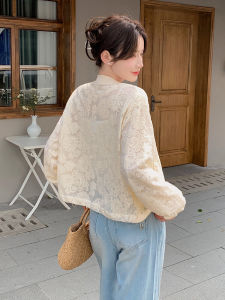 เสื้อแจ็คเก็ตสั้นผู้หญิงฤดูร้อนปี 2025 ใหม่ล่าสุด เสื้อกันฝนกันแดดลายดอกไม้ลูกไม้สไตล์ชาติพันธุ์ ทรงหลวม สีพื้น ปกคอกลม