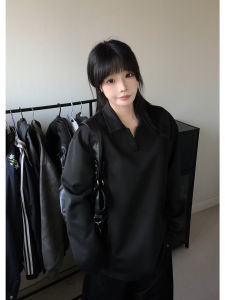 เสื้อโปโลคอวีสีดำ ทรงหลวม แขนยาว สำหรับผู้ชาย ฤดูใบไม้ผลิและฤดูใบไม้ร่วง แบรนด์ดัง ความรู้สึกหรูหรา สไตล์อเมริกัน วินเทจ เสื้อเชิ้ต