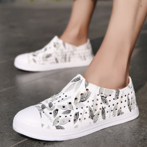 รองเท้าแตะพลาสติกแบบสวมสำหรับทั้งชายและหญิงในช่วงฤดูร้อน รองเท้าแตะชายหาดกันลื่น ระบายอากาศได้ดี รองเท้าแตะแบบสวมสบายสำหรับวันหยุดที่ชายหาด