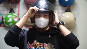 MŨ BẢO HIỂM TRÙM ĐẦU KÍNH ÂM LÓT THÁO RỜI CHÍNH HÃNG ROYAL M139 VÂN CARBON