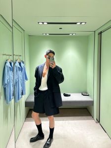 ชุดสูทแขนยาวลายทางสีน้ำเงินเข้ม ทรงหลวม สไตล์เมือง ชุดสูทผู้ชาย ชุดเสื้อเชิ้ตแขนยาว ชุดสูทผู้ชาย ชุดสูทลายทางสีน้ำเงินเข้ม