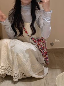 ชุดเดรสยาวคอวีแขนกุดผ้าลูกไม้สไตล์เกาหลีสำหรับผู้หญิงในฤดูใบไม้ผลิและฤดูร้อน ชุดเดรสยาวทรงเอ ชุดเดรสยาวแบบสวมหัว