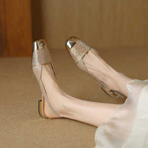 รองเท้าแตะหนังแท้ทรงสี่เหลี่ยมพื้นแบนสำหรับผู้หญิง ฤดูร้อนปี 2025 รองเท้าแตะทรงสี่เหลี่ยมพื้นนุ่มสไตล์ย้อนยุคสำหรับผู้หญิง