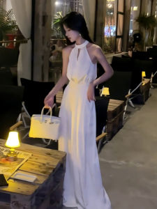 ชุดสองชิ้นผ้าชีฟองคอวีสไตล์ฝรั่งเศสสำหรับฤดูร้อนปี 2025 แฟชั่นไฮเอนด์ เอวสูง กางเกงขายาว สีขาว สำหรับผู้หญิง