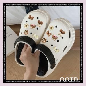 LEAShop ห้ามพลาด รองเท้าหัวโตแฟชั่น รุ่นนี้ทรงดี งานสวยเกิ้นน มาพร้อมตัวติดน่ารักตะมุตะมิมาก มี 5 สีให้เลือกแน่นๆ สั่งเลยของดีแบบนี้พลาดไม่ได้แล้ว