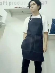 ผ้ากันเปื้อนยีนส์ รุ่น The Dark Blue สำหรับ คาเฟ่ ร้านอาหาร ร้านกาแฟ ร้านตัดผม และร้านทีต้องการความมีสไตล์ที่โดดเด่น สินค้าพรีเมี่ยม ฝีมือคนไทย