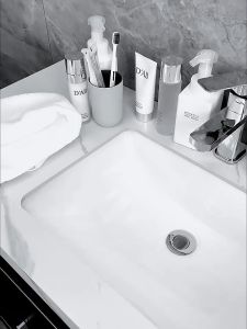 สีดำ/สีขาว/สีเทาชั้นวางอลูมิเนียมขนาดต่างๆสามารถติดตั้งได้ เมื่อไม่ต้องเจาะรู