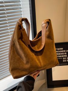 Spring Summer Large Capacity Commuter Women's Tote Bag: Faux Velvet & Vintage Style