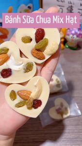 Bánh Sữa Chua Mix Hạt Dinh Dưỡng Ít Đường Vị Chua Ngọt Thơm Ngon Tự Nhiên Cả Nhà Cùng Thích