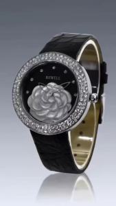 Fashionable Stainless Steel Quartz Womens Watch with Diamond-Encrusted Leather Strap Shell And Flower Dial