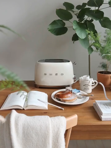 🇸🇬 [In Stock]SMEG 2 Slice Toaster Retro TSF01 White Cream Color with Lid 50s Retro Style Aesthetic Oven Toaster Bread
