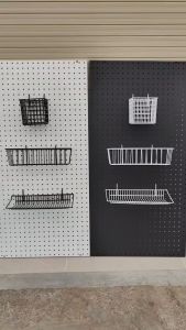 Giỏ cài tấm tôn lỗ - Rổ treo kệ lưng tôn lỗ trang trí đựng mỹ phẩm phụ kiện