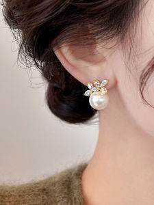 Ultra-Shiny Zircon Flower Pearl Earrings