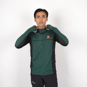 Zarventure Micro Kaos Baselayer Lengan Panjang Olahraga Outdoor Running Sports Dry Fit Manset\\n\\nApa itu Kaos Baselayer Lengan Panjang Olahraga?\\n\\nKaos baselayer lengan panjang olahraga adalah pakaian dasar yang dirancang khusus untuk aktivitas fisik dan olahraga. Desainnya memastikan bahwa Anda tetap nyaman dan kering selama berolahraga, bahkan di cuaca yang ekstrem. Dengan bahan yang cepat kering dan elastis, kaos baselayer lengan panjang olahraga memungkinkan Anda untuk bergerak secara bebas dan fokus pada aktivitas Anda.\\n\\nManfaat Kaos Baselayer Lengan Panjang Olahraga\\n\\nAda beberapa manfaat utama dari menggunakan kaos baselayer lengan panjang olahraga:\\n\\n- Perlindungan terhadap cuaca ekstrem\\n- Meningkatkan kenyamanan saat berolahraga\\n- Meminimalkan risiko iritasi kulit\\n- Membantu mengatur suhu tubuh\\n\\nKarakteristik Kaos Baselayer Lengan Panjang Olahraga\\n\\nBeberapa karakteristik penting dari kaos baselayer lengan panjang olahraga adalah sebagai berikut:\\n\\n- Terbuat dari bahan sintetis yang cepat kering\\n- Desain yang ergonomis dan fleksibel\\n- Tersedia dalam berbagai ukuran dan warna\\n- Umumnya memiliki fitur seperti kantong saku atau celah untuk memudahkan gerakan\\n\\nMemilih Kaos Dry Fit Outdoor yang Tepat\\n\\nCara Memilih Kaos Dry Fit Outdoor Sesuai Aktivitas\\n\\nMemilih kaos dry fit outdoor yang tepat sangat penting untuk mendapatkan hasil optimal dari olahraga Anda. Berikut adalah beberapa tips untuk membantu Anda memilih kaos dry fit outdoor yang sesuai dengan aktivitas Anda:\\n\\n- Pertimbangkan jenis olahraga yang Anda lakukan\\n- Pilih kaos dry fit outdoor dengan bahan yang sesuai dengan cuaca dan kondisi lingkungan\\n- Pastikan kaos dry fit outdoor memiliki fitur seperti ventilasi dan fleksibilitas\\n\\nPerbandingan Kaos Dry Fit Outdoor dengan Kaos Biasa\\n\\nKaos dry fit outdoor memiliki beberapa keunggulan dibandingkan kaos biasa, seperti:\\n\\n- Cepat kering dan menyerap keringat\\n- Fleksibel dan ergonomis\\n- Perlindungan terhadap cuaca ekstrem\\n\\nMengenal Kaos Manset untuk Running\\n\\nKelebihan Kaos Manset untuk Running\\n\\nKaos manset untuk running adalah pilihan yang ideal bagi para pelari yang mencari kenyamanan dan performa optimal. Berikut adalah beberapa kelebihan dari kaos manset untuk running:\\n\\n- Desain yang ergonomis dan fleksibel\\n- Perlindungan terhadap cuaca ekstrem\\n- Cepat kering dan menyerap keringat\\n- Membantu mengatur suhu tubuh\\n\\nCara Memilih Kaos Manset untuk Running yang Tepat\\n\\nMemilih kaos manset untuk running yang tepat sangat penting untuk mendapatkan hasil optimal dari olahraga Anda. Berikut adalah beberapa tips untuk membantu Anda memilih kaos manset untuk running yang sesuai dengan kebutuhan Anda:\\n\\n- Pertimbangkan jenis olahraga yang Anda lakukan\\n- Pilih kaos manset untuk running dengan bahan yang sesuai dengan cuaca dan kondisi lingkungan\\n- Pastikan kaos manset untuk running memiliki fitur seperti ventilasi dan fleksibilitas\\n\\nTips Menggunakan Kaos Baselayer Lengan Panjang Olahraga\\n\\nCara Merawat Kaos Baselayer Lengan Panjang Olahraga\\n\\nMerawat kaos baselayer lengan panjang olahraga dengan benar sangat penting untuk memperpanjang umur pakaian dan menjaga kualitasnya. Berikut adalah beberapa tips untuk merawat kaos baselayer lengan panjang olahraga:\\n\\n- Cuci kaos baselayer lengan panjang olahraga dengan deterjen yang lembut dan air dingin\\n- Jangan gunakan pemutih atau pengharum\\n- Jemur kaos baselayer lengan panjang olahraga di tempat teduh dan jauh dari sinar matahari langsung\\n\\nTips Memilih Ukuran Kaos Baselayer Lengan Panjang Olahraga\\n\\nMemilih ukuran kaos baselayer lengan panjang olahraga yang tepat sangat penting untuk mendapatkan kenyamanan dan performa optimal. Berikut adalah beberapa tips untuk membantu Anda memilih ukuran kaos baselayer lengan panjang olahraga yang tepat:\\n\\n- Periksa tabel ukuran dan pilih ukuran yang sesuai dengan tubuh Anda\\n- Pertimbangkan jenis olahraga yang Anda lakukan dan pilih ukuran yang sesuai dengan kebutuhan Anda\\n- Jika mungkin, coba kaos baselayer lengan panjang olahraga sebelum membelinya untuk memastikan kenyamanannya\n}