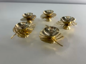 Traditional Leaf Design Decorative Brass Oil Lamp Diya | Decorative Diya for Pooja Temple Home & Festive Décor (Pack of 1 pc)