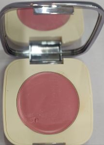 AVON ULTRA COLOR CREAMY BLUSH 3.GMauve Mist and Dessert Bloom Blush Compacts - Easy to apply blend with fingertips or brush - Buildable color with natural finish - Feels lightweight and comfortable - Does not look cakey when applied.