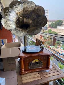 Máy hát đĩa than Vintage loa kèn