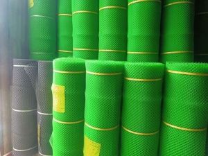 5 meters long Plastic Screen Green 1/2 by 4ft