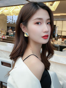 Exaggerated Triangle Crystal Stud Earrings for Women Accessible Luxury Fancy Minority Design Earrings Elegant 2024 New Earrings