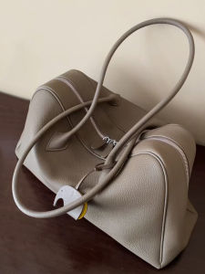 Leather Large Capacity Tote Bag Womens 2025 New Luxury Commuter Single Shoulder Boston Bag Soft Handle Zipper Closure Daily Use