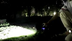 Senter Tahan Air Terang Jarak Jauh Senter Led Super Terang Jarak Jauh Zoom 2000 Meter Original / Senter Sorot Duduk dengan Tripod Multifungsi Penerangan Outdoor Camping Hiking