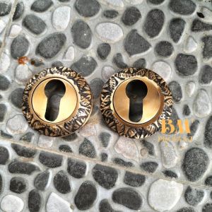 Tutup Lubang Kunci Pintu Rumah & Desain Ukiran