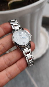 Đồng hồ nữ Seiko solar mặt trắng hoa văn pin năng lượng hàng si