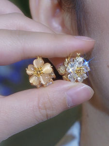 Synthetic Zircon Copper Alloy Two Tone Flower Crystal Earrings Womens Fashion Jewelry Elegant Luxury Ear Cuffs French Style