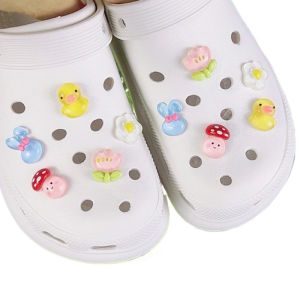 Bộ 10 Phụ Kiện Trang Trí Giày Thời Trang Cho Bé Hình Vịt Vàng Hoạt Hình Dễ Thương & Hoa Thiết Kế Lỗ Cài Tự Làm